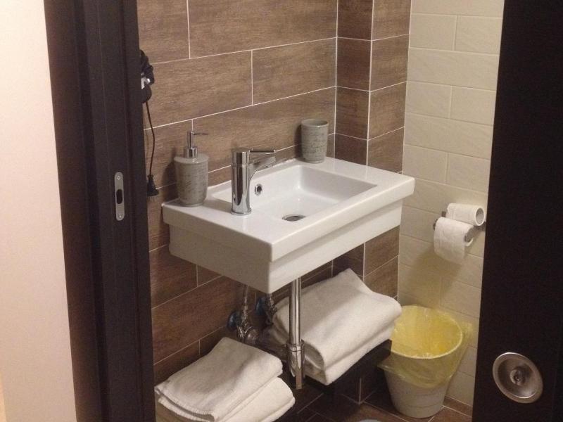 Budget Twin Room image 3