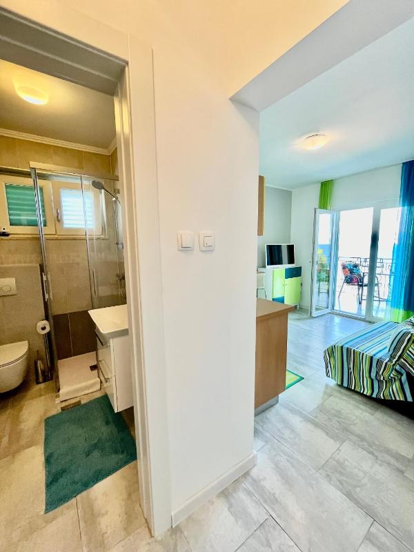 One-Bedroom Apartment with Terrace and Sea View image 2
