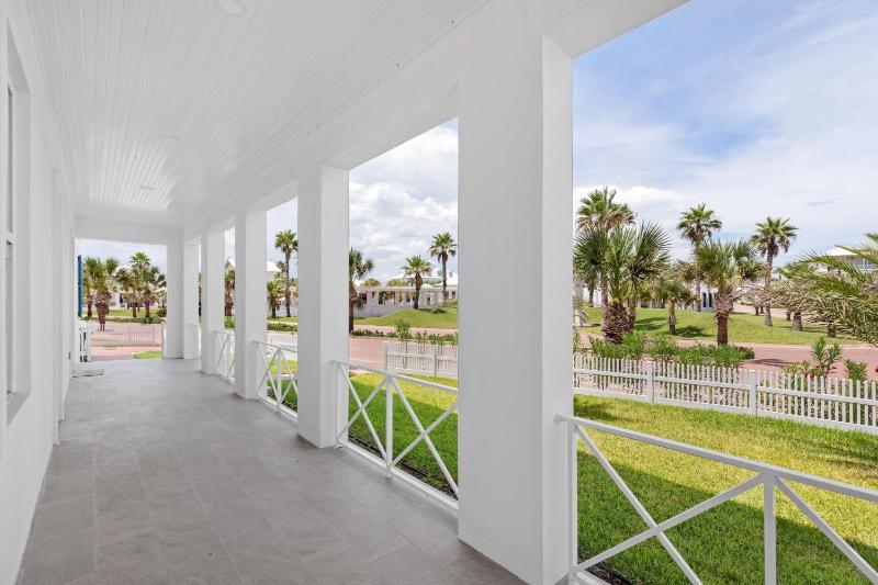 Seaside Rendezvous - Private home across from community park home - image 26
