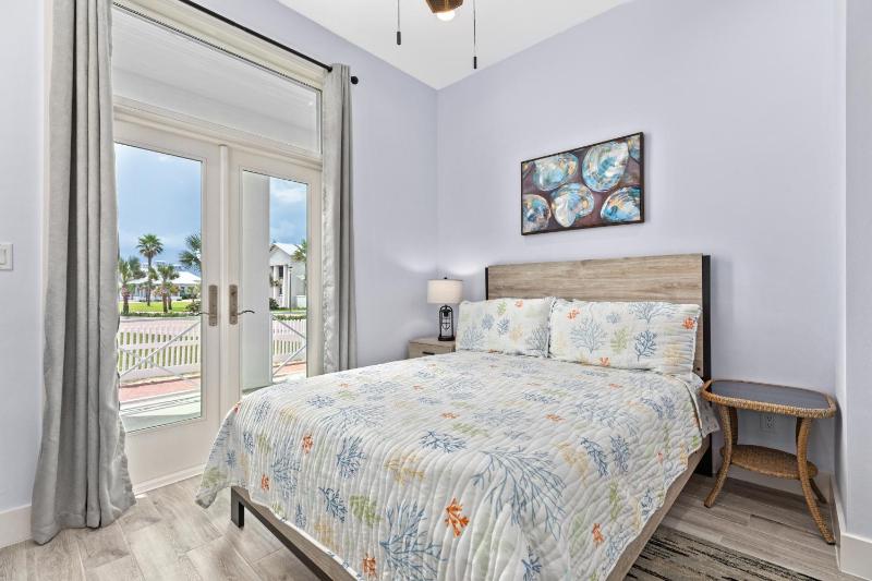 Seaside Rendezvous - Private home across from community park home - image 6