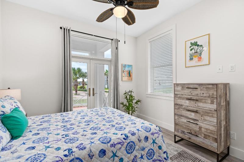 Seaside Rendezvous - Private home across from community park home - image 25