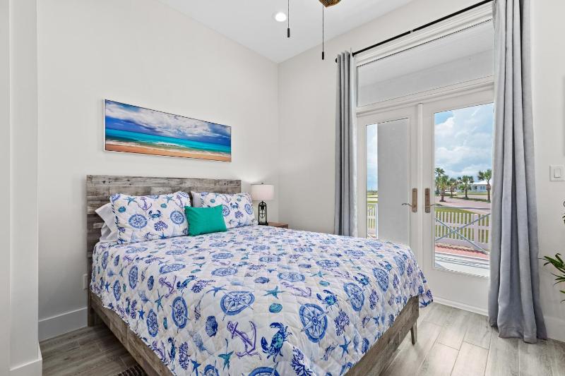 Seaside Rendezvous - Private home across from community park home - image 27