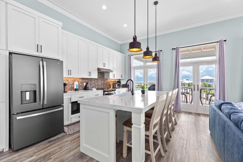 Seaside Rendezvous - Private home across from community park home - image 30