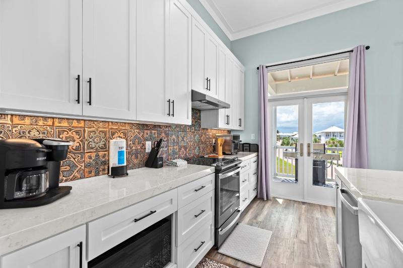 Seaside Rendezvous - Private home across from community park home - image 43