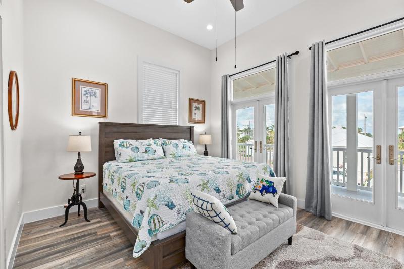 Seaside Rendezvous - Private home across from community park home - image 42