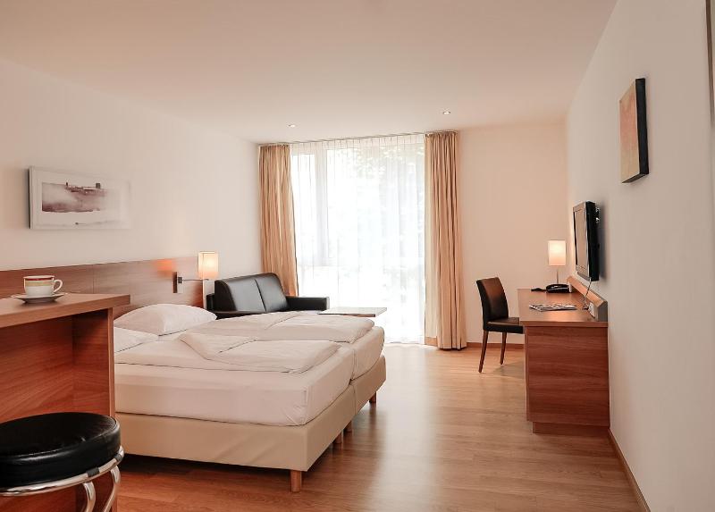 Apartment (1 Adult) image 3