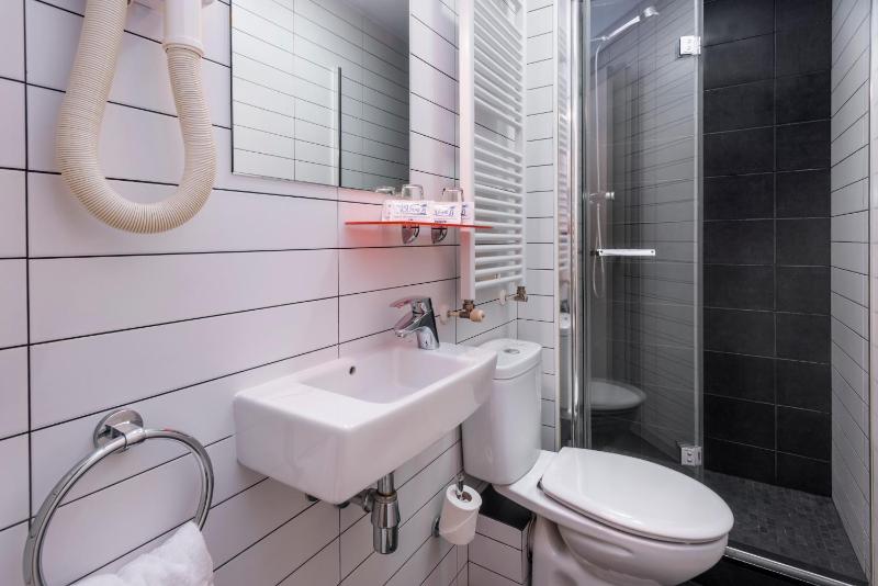 Single Room with Private Bathroom image 3