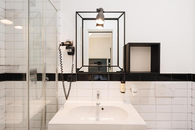 Economy Double Room image 4