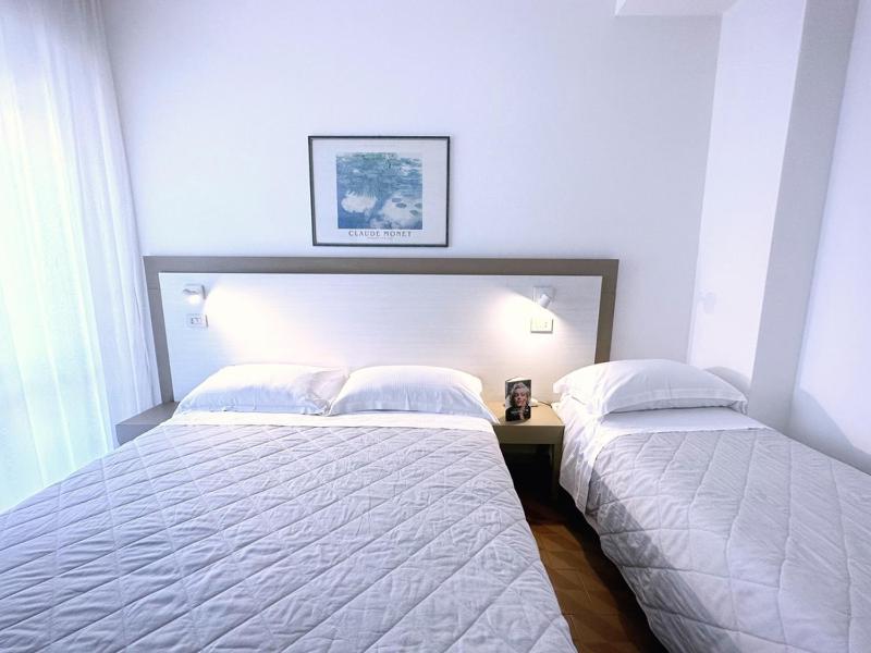 Standard Triple Room image 3