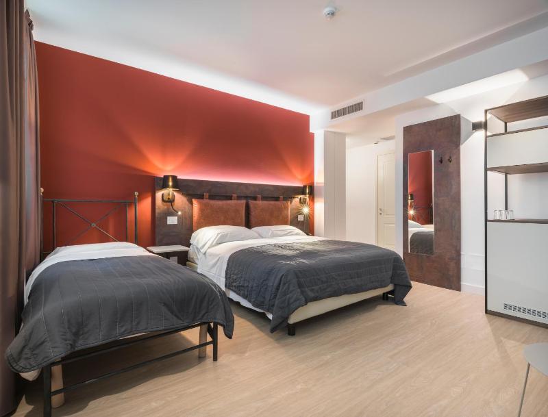Standard Triple Room image 3