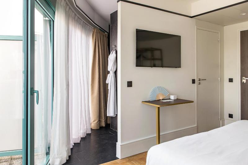 Privilege Double Room image 3