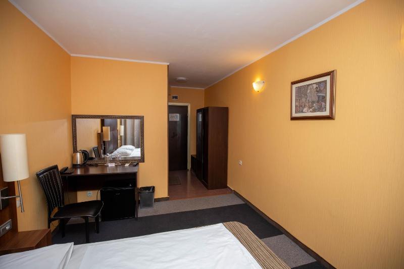 Double or Twin Room image 2