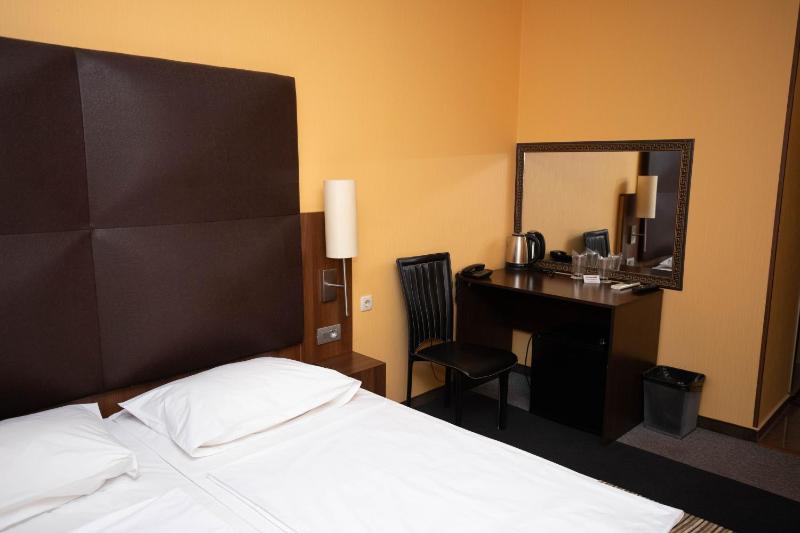 Double or Twin Room image 3