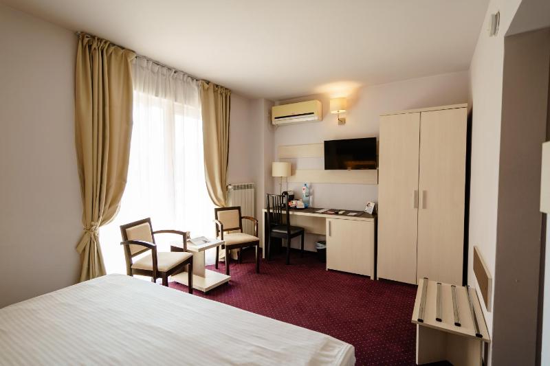 Double Room image 4
