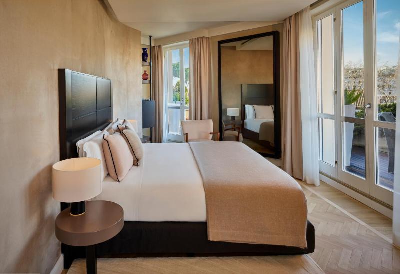 Suite with Balcony image 1