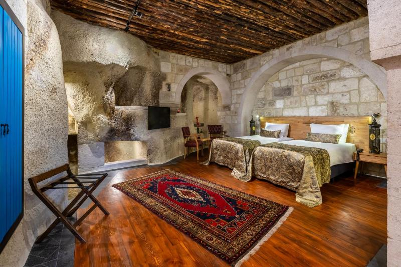 Deluxe Cave Triple Room image 2