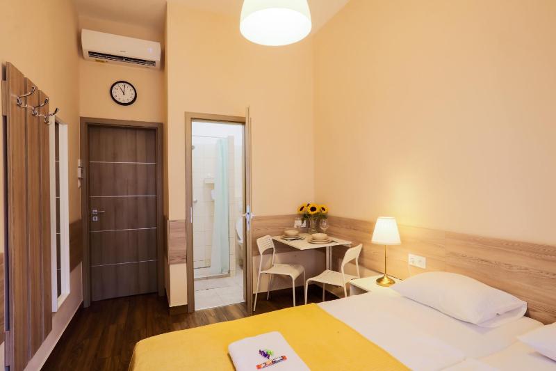 Double Room with Private Bathroom image 4