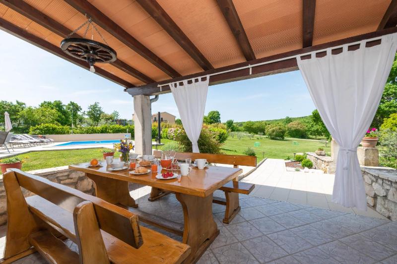 Casa Ivanovac with pool and large front yard - image 21