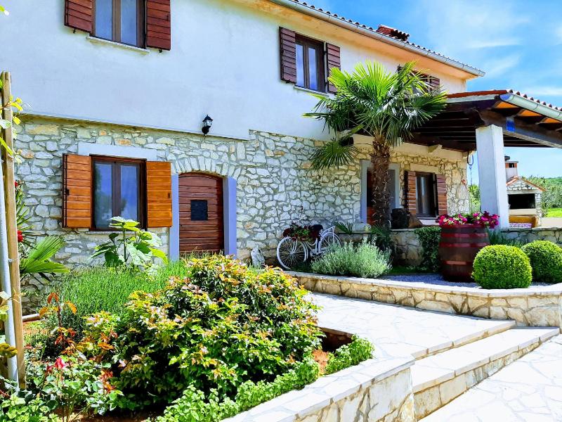Casa Ivanovac with pool and large front yard - image 7