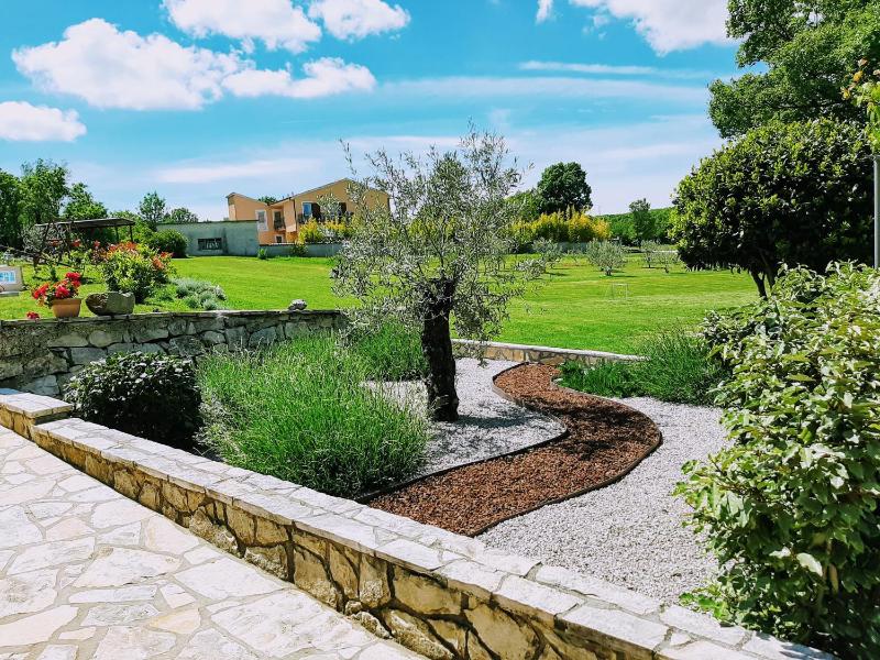 Casa Ivanovac with pool and large front yard - image 15