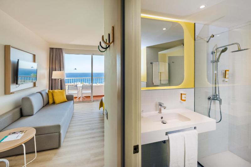 Standard Double Room image 4