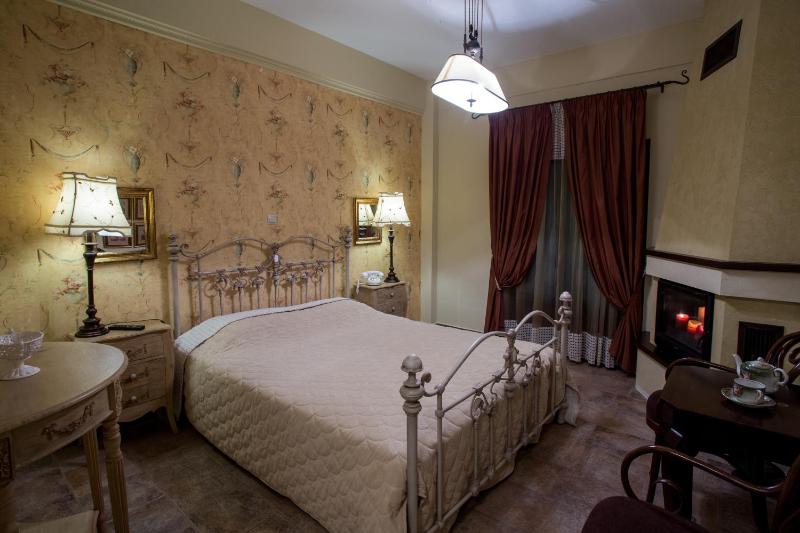 Deluxe Double or Twin Room image 2