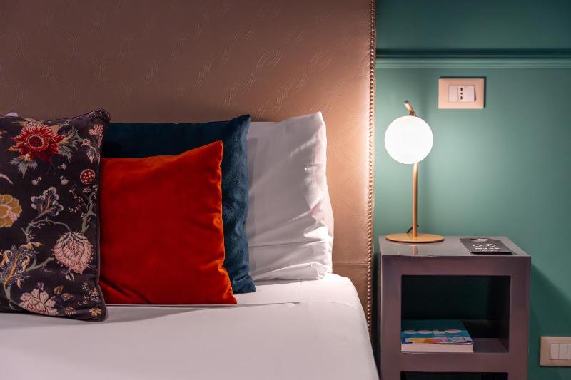 Standard Double Room image 3