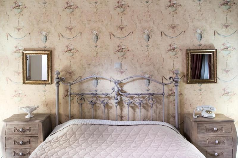 Deluxe Double or Twin Room image 3