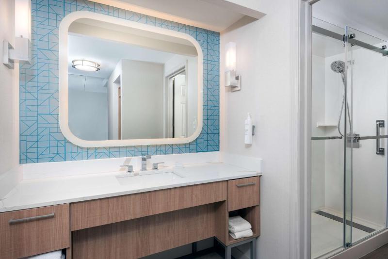 One-Bedroom King Suite - Non-Smoking image 2