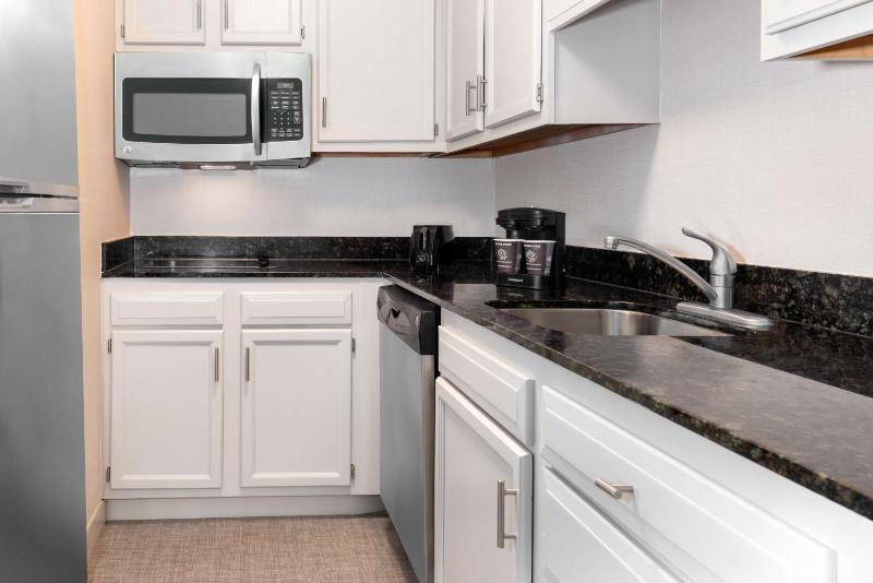 One-Bedroom King Suite - Non-Smoking image 3