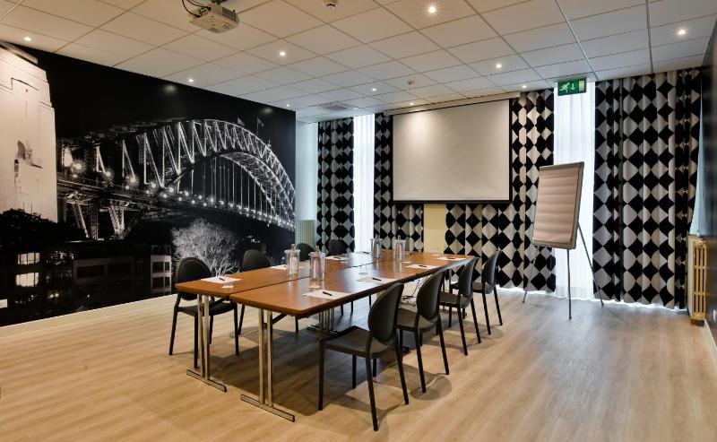The Sydney Hotel - image 3