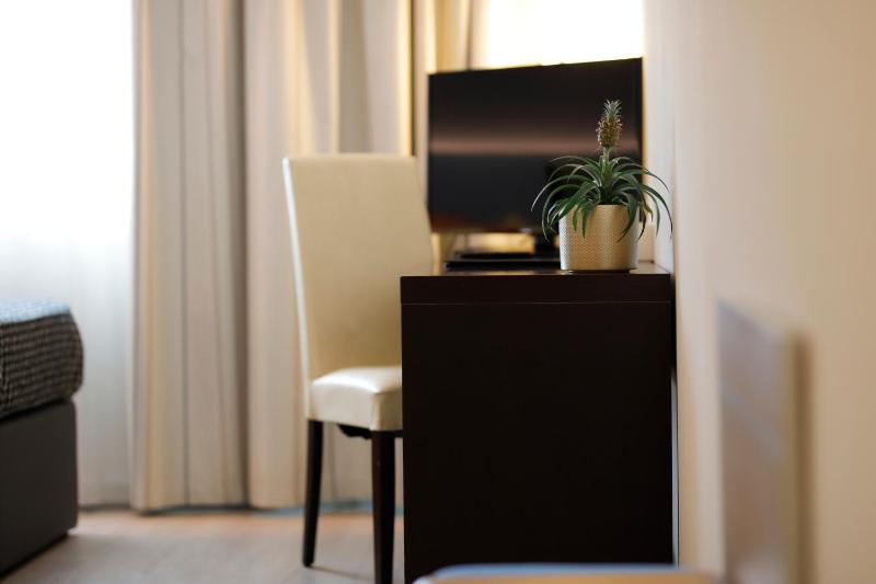 Comfort Twin Room image 4