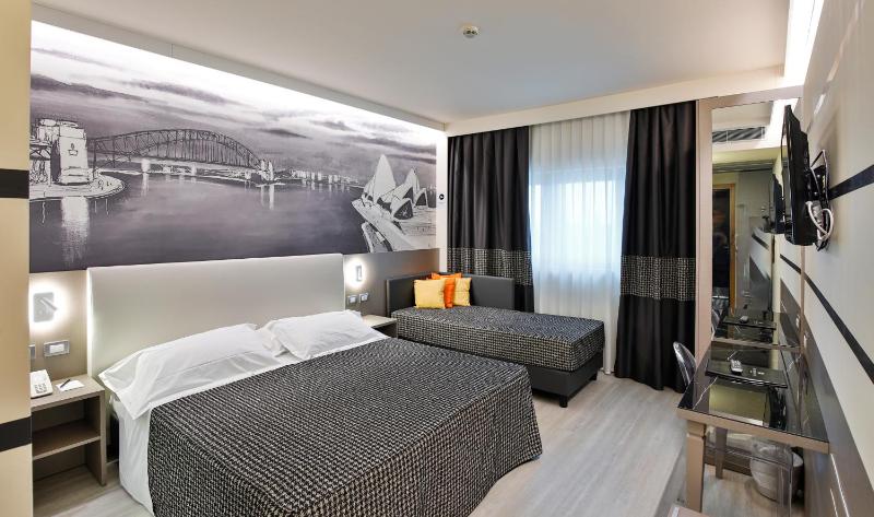 Deluxe Room image 3