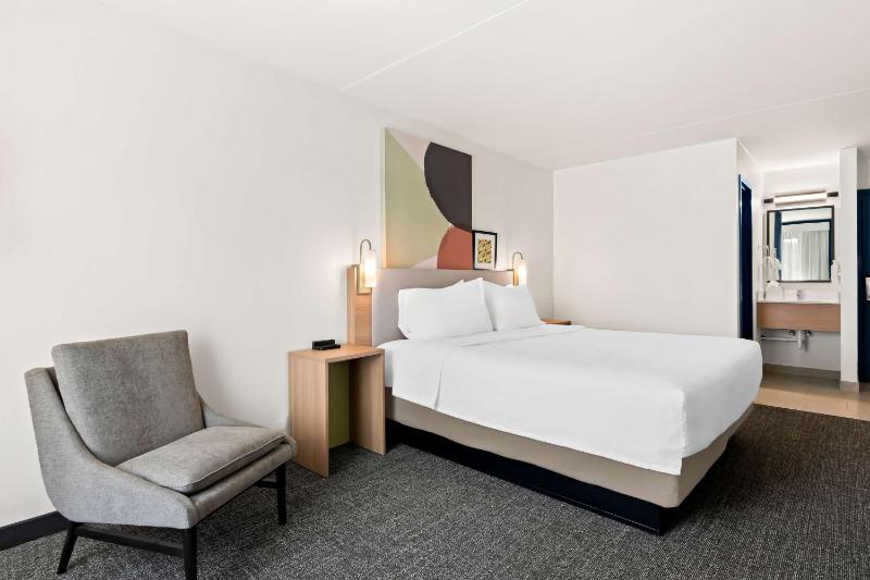 King Room image 3