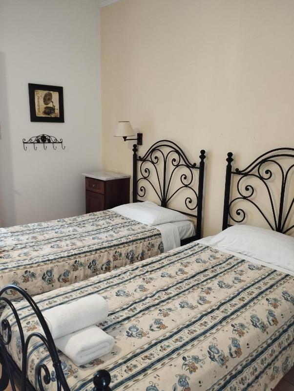 Double Room image 4