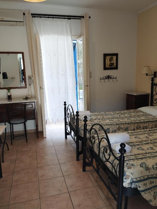 Double Room image 2