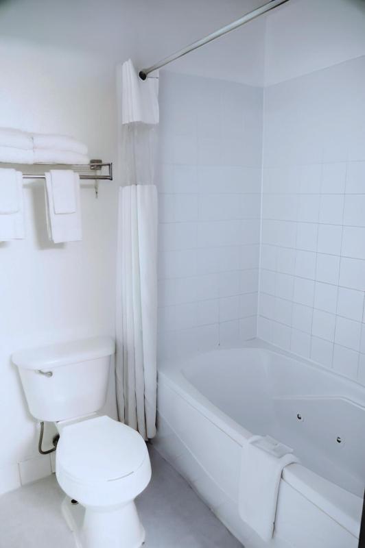 Double Room image 4