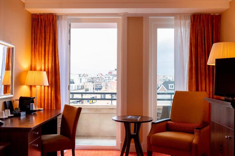 Standard Room with Balcony image 2