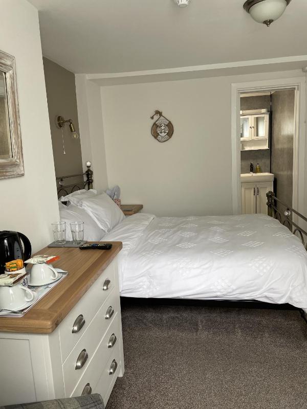 Double Room with Private Bathroom image 4