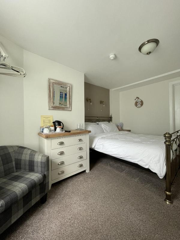 Double Room with Private Bathroom image 2