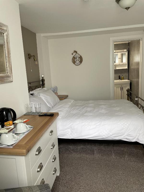 Double Room with Private Bathroom image 3