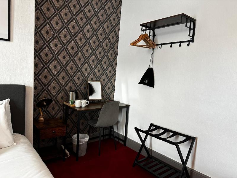 Large Double Room image 2