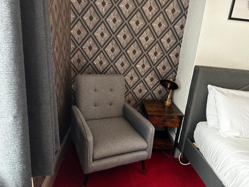 Large Double Room image 4