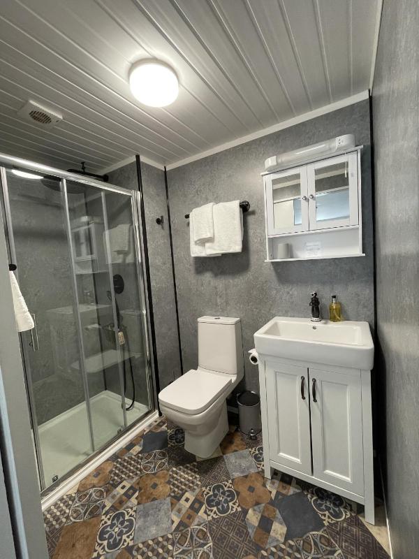 Double Room with Private Bathroom image 1