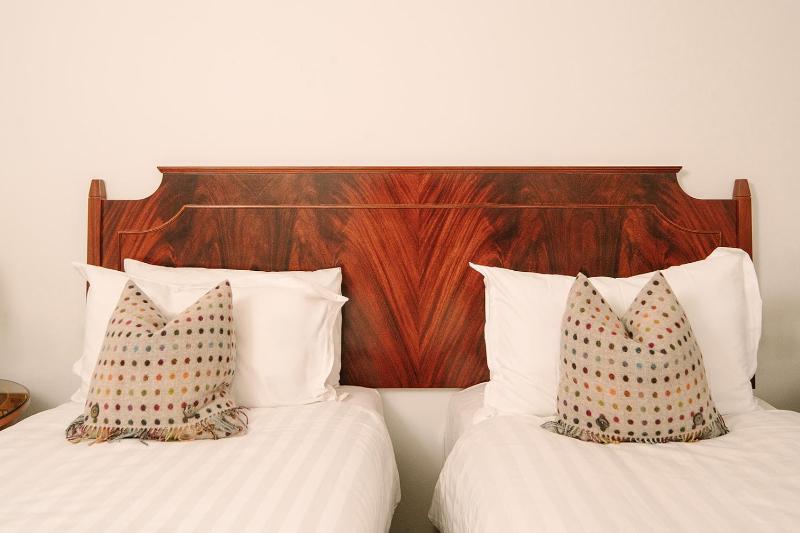 Standard Twin Room image 3
