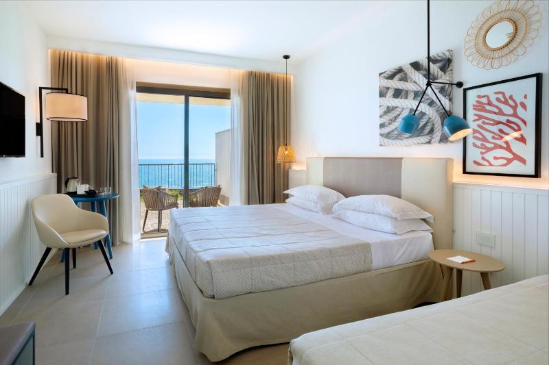 Superior Triple Room with Sea View image 1