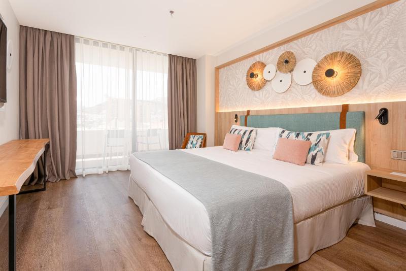 Twin Room with Mountain Views image 1