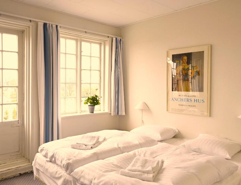 Double or Twin Room with Shared Bathroom - Annex image 1