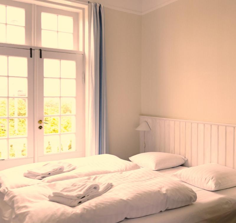 Double or Twin Room with Shared Bathroom - Annex image 3