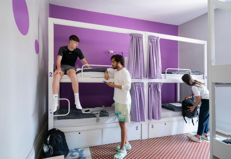 1 Bed in an 8-Bed Mixed Dorm image 1